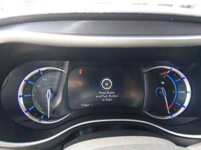 2023 Chrysler Pacifica — photo 14 view