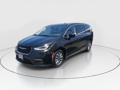 2023 Chrysler Pacifica — rear three-quarter view