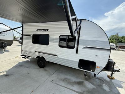 2025 Sunset Park RV Sun Lite - Photo 2