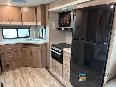 2022 Grand Design Imagine XLS - Photo 8