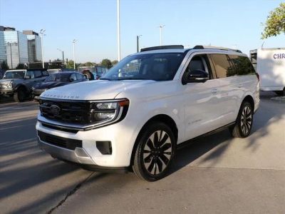 2025 Ford Expedition Platinum in White Metallic — front three-quarter view