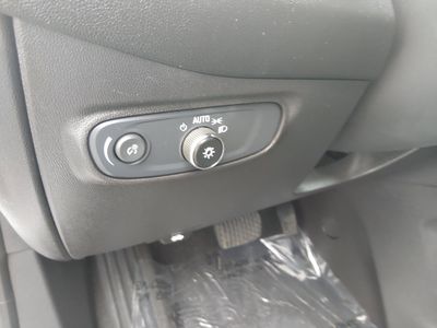 2024 Chevrolet Equinox — photo 13 view