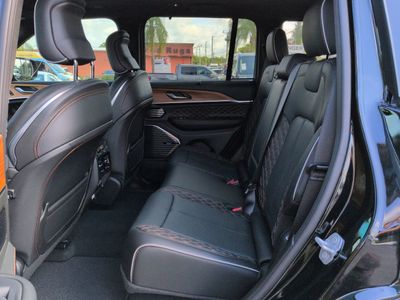 2025 Jeep Grand Cherokee - Photo 14