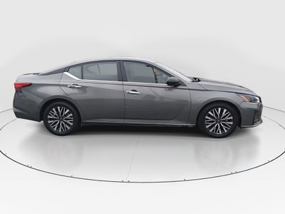 2024 Nissan Altima — photo 8 view