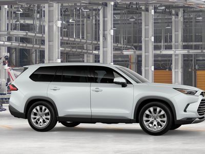 2026 Toyota Grand Highlander Hybrid — photo 13 view