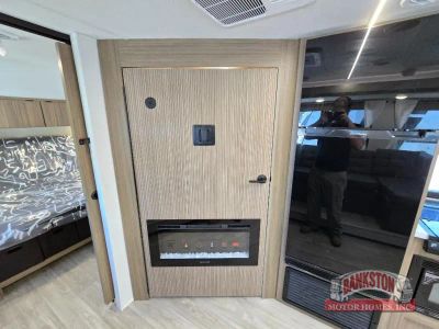 2026 Wildwood X-Lite 25ICE — photo 17 view