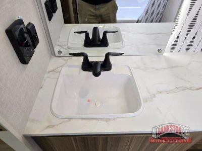 2026 Wildwood X-Lite 25ICE — photo 24 view