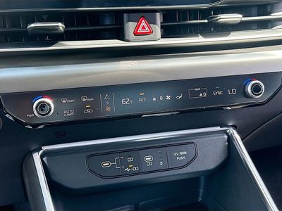 2026 Kia Carnival — photo 16 view