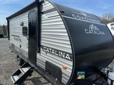 2026 Coachmen RV Catalina Summit Series 7 184BHSX — front three-quarter view