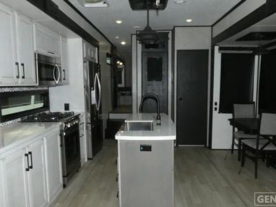 2023 KZ Durango Gold - Photo 6