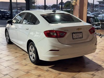 2017 Chevrolet Cruze - Photo 3