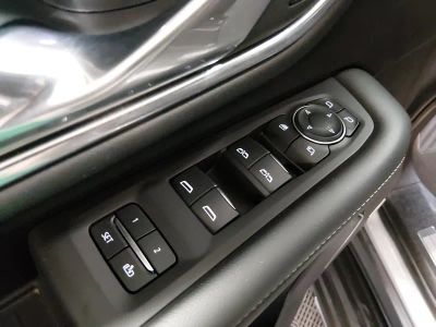 2024 Chevrolet Suburban - Photo 21