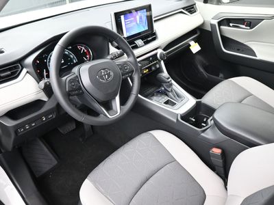 2025 Toyota RAV4 XLE SUV — photo 13 view