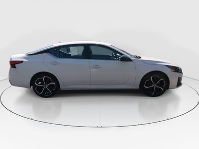 2024 Nissan Altima — photo 8 view