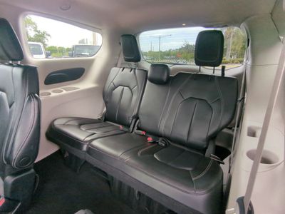 2023 Chrysler Pacifica - Photo 16