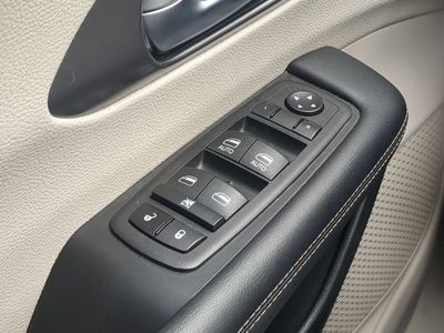 2023 Chrysler Pacifica - Photo 30
