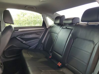 2016 Volkswagen Passat - Photo 8