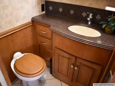 2012 Winnebago 42E — photo 25 view