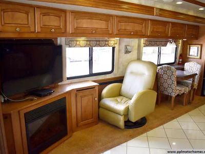 2012 Winnebago 42E — photo 14 view