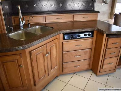 2012 Winnebago 42E — photo 20 view