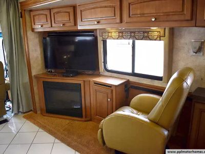 2012 Winnebago 42E — photo 15 view