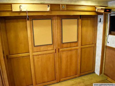 2012 Winnebago 42E — photo 29 view