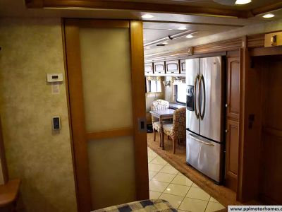 2012 Winnebago 42E — photo 31 view