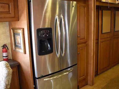2012 Winnebago 42E — photo 22 view