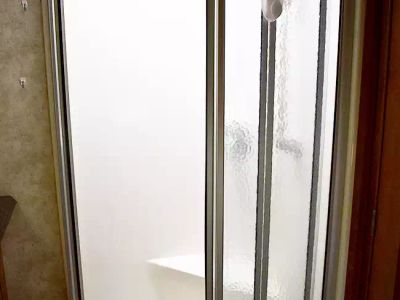 2012 Winnebago 42E — photo 35 view