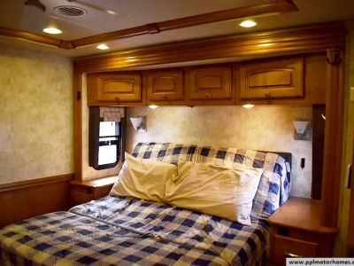 2012 Winnebago 42E — photo 28 view