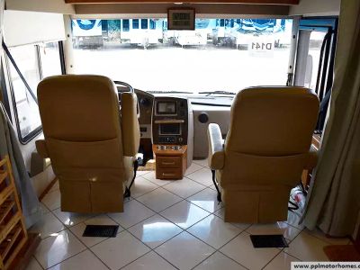 2012 Winnebago 42E — photo 9 view