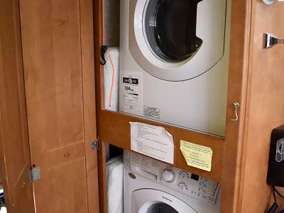 2012 Winnebago 42E — photo 38 view