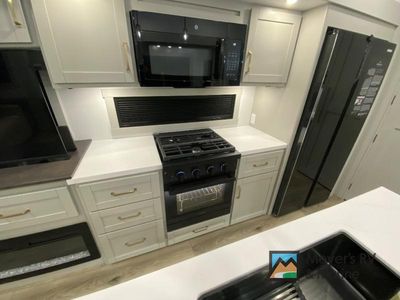 2026 Brinkley Model Z - Photo 12