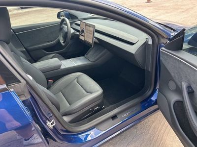 2024 Tesla Model 3 - Photo 9