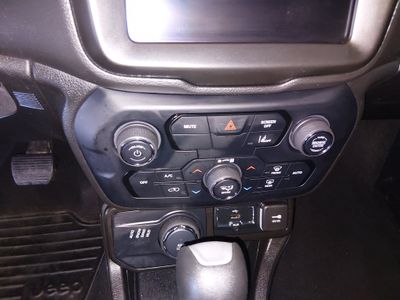 2022 Jeep Renegade - Photo 19