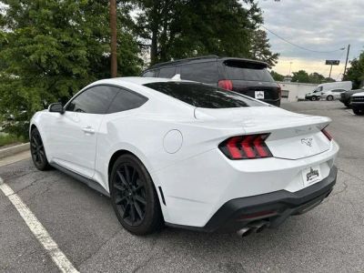 2025 Ford Mustang - Photo 4