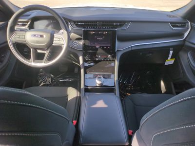 2025 Jeep Grand Cherokee - Photo 16