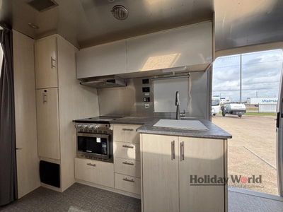 2023 Airstream Flying Cloud - Photo 8