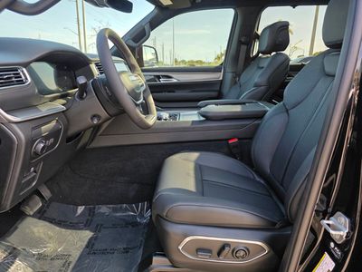 2026 Jeep Grand Wagoneer — photo 14 view