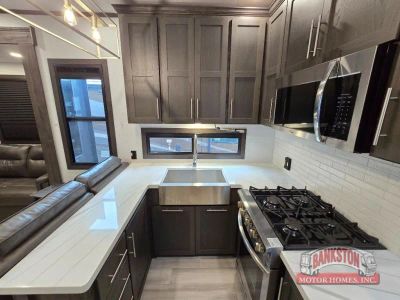 2025 Fuzion 442 — photo 9 view