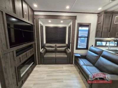 2025 Fuzion 442 — photo 18 view