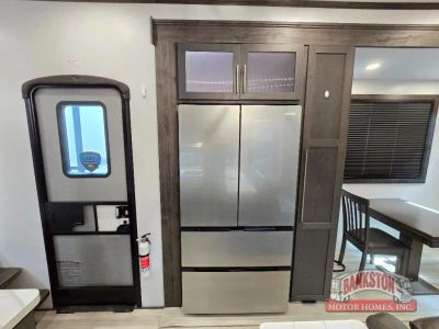 2025 Fuzion 442 — photo 13 view