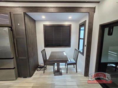2025 Fuzion 442 — photo 17 view
