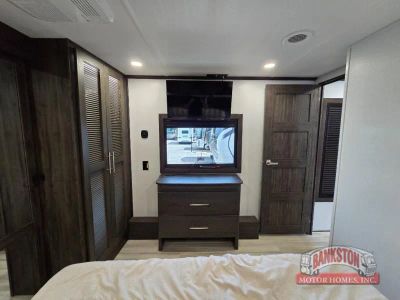 2025 Fuzion 442 — photo 35 view