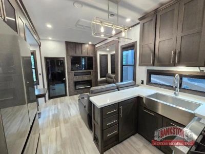 2025 Fuzion 442 — photo 40 view