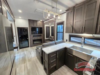 2025 Fuzion 442 — photo 8 view