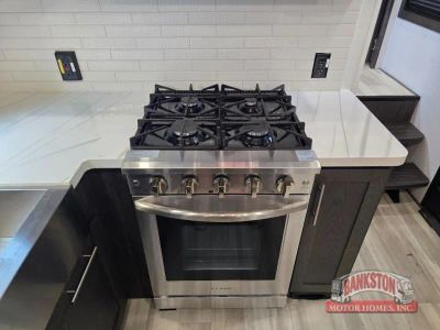2025 Fuzion 442 — photo 11 view