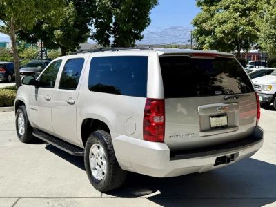 2009 Chevrolet Suburban — engine compartment view