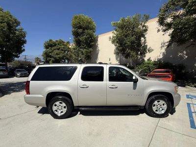 2009 Chevrolet Suburban — side profile view