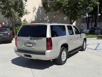 2009 Chevrolet Suburban — photo 8 view